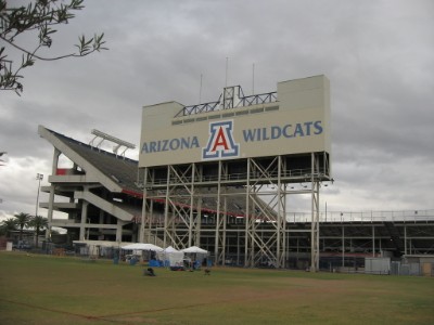 arizona favored over UCLA